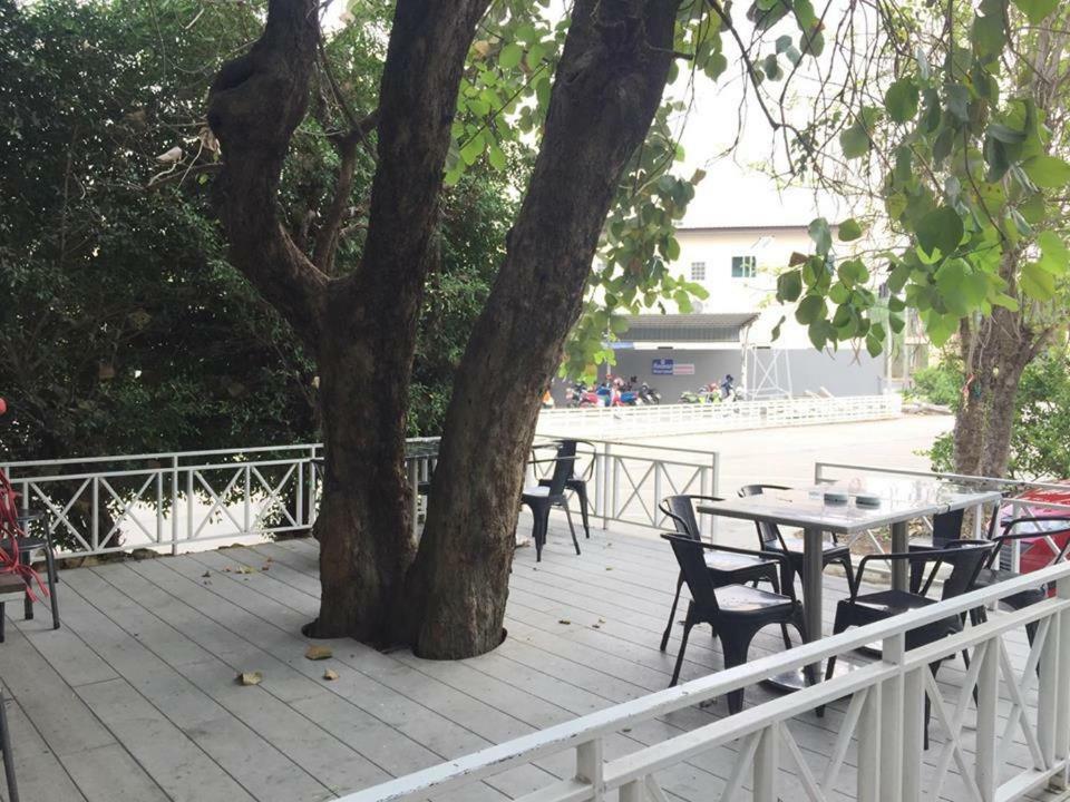 Hotel The Zell Buriram Exterior foto